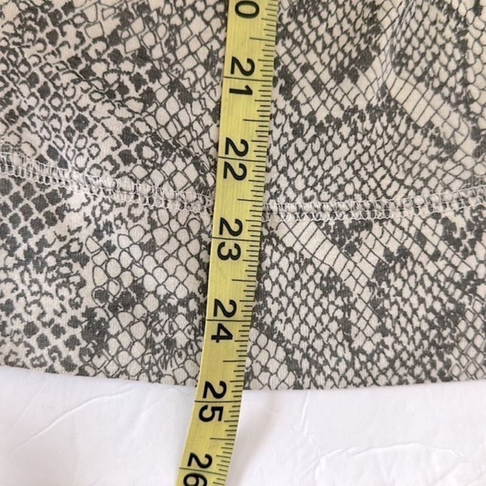 Chaser tan/grey snakeskin jacket with hoodie small - Picture 16 of 16